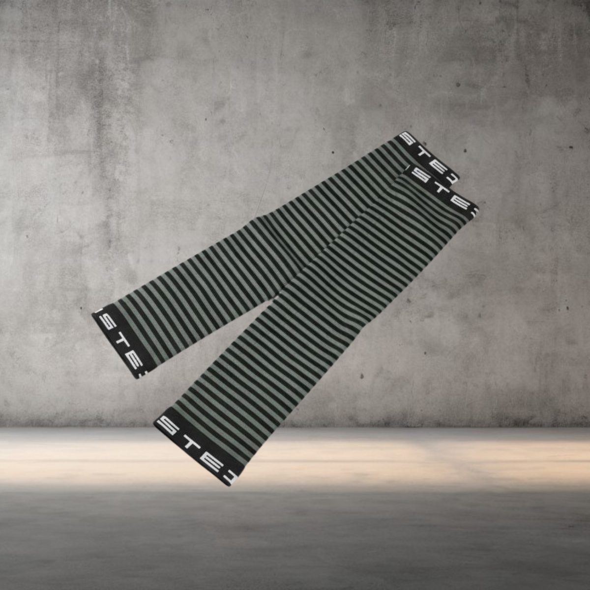 Steigen Black Stripe Arm Socks